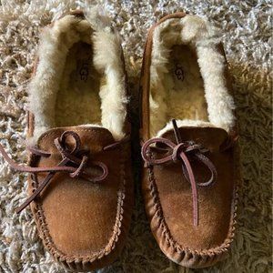 Dakota UGG Moccasin Slippers in Chestnut Size 8-  Barely Worn